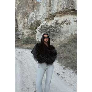 Veste en fourrure de vison noir, boutons décoratifs vintage, fermeture simple boutonnage, coupe ajustée, matière extérieure en soie teinte et laine, motif imprimé - Product Image 4