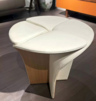 Table d'appoint moderne de luxe en métal, forme de fleur, table d'angle créative en forme de pétale, table de designer haut de gamme, décoration
