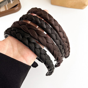 Diadema de dientes antideslizante Diseño de trenza de espina de pescado Diadema de plástico oscuro Estilos personalizados Accesorios para el cabello de lujo diario - Product Image 3