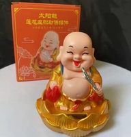 9.2*10.2cm mignon Lotus bouddhiste moine solaire Maitreya bouddha secouant la tête poupée voiture à bascule solaire alimenté bouddha riant