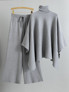 Completo Maglione Due Pezzi da Donna Autunno Inverno: Maglione a Collo Alto con Mantella e <span class=keywords><strong>Pantaloni</strong></span> Larghi in Maglia Tinta Unita, Casual e Comodo in Poliestere/Cotone - Product Image 4