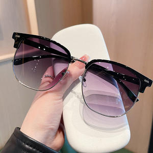 Lunettes de soleil carrées surdimensionnées Qianai, verres noirs, protection UV400, style unisexe, idéales pour les voyages - Product Image 5