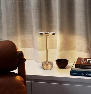 Lampada da Tavolo LED Ricaricabile Decorazione per Ristorante Lampada d'Atmosfera Retrò Portatile Senza Fili Touch USB-C - Product Image 2