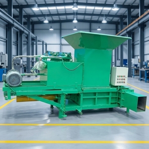 Machine hydraulique automatique pour la compression et le paillage des pailles agricoles avec moteur et boîte de vitesses, longue durée de vie - Product Image 1