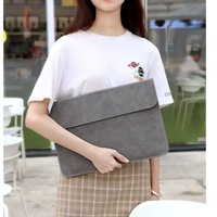 Étui pour tablette et ordinateur portable en cuir PU vegan imperméable avec logo personnalisé, fermeture à poignée, style moderne YM-002