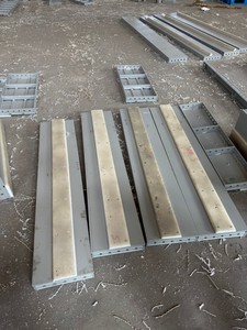 Máquina de Limpieza de Encofrados de Aluminio para Mantenimiento de Paneles de Construcción - Product Image 4