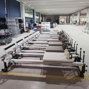 Machine de Pilates Reformer <span class=keywords><strong>V2M</strong></span> de qualité supérieure pour studio commercial, avec ressorts importés, en aluminium blanc - Product Image 2