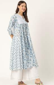 ชุดคุर्ตาผ้าฝ้ายพิมพ์ลายดอกไม้สำหรับผู้หญิง พร้อมกางเกง แขนสั้น คอวี เหมาะสำหรับงานปาร์ตี้และสวมใส่ลำลอง - Product Image 4