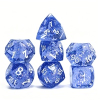 Lot de 7 dés polyédriques carrés en résine bleue scintillante, bords tranchants, durables, écologiques, personnalisables pour D&D et jeux de rôle de table