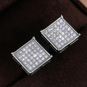 Boucles d'oreilles clous en or blanc E641, carrées, avec micro-incrustations de strass en cristal, bijoux classiques pour femme, à porter au quotidien - Product Image 3