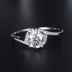 <span class=keywords><strong>Anello</strong></span> di Fidanzamento <span class=keywords><strong>Solitario</strong></span> in <span class=keywords><strong>Argento</strong></span> Sterling 925 Placcato Rodio con Moissanite, Montatura a Griffe, per Donne - Product Image 2