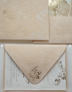 Carte d'invitation de mariage en papier coton gaufré avec impression typographique, couleur beige forêt de luxe avec dorure à chaud et enveloppe en velours - Product Image 4