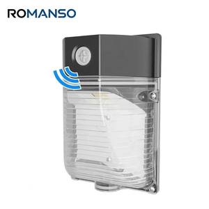 Luz de Seguridad LED para Montaje en Pared, 30W, IP65, UL, CUL, ROHS, 120Lm/W, 5700K, 5 Años de Garantía, Fotocélula de Encendido/Apagado Automático, para Propietarios de Viviendas - Product Image 1