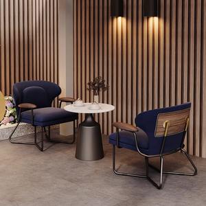 Ghế thư giãn bọc vải, tay vịn gỗ nguyên khối phong cách hiện đại giữa thế kỷ, khung kim loại, dành cho phòng khách, khách sạn, quán cà phê (có xuất xứ từ Úc) - Product Image 3