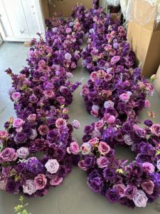 Centro de Mesa de Flores Artificiales Verde y Morado de 60 cm, Personalizable, para Decoración de Mesa de Boda o Banquete, GreenLife - Product Image 3