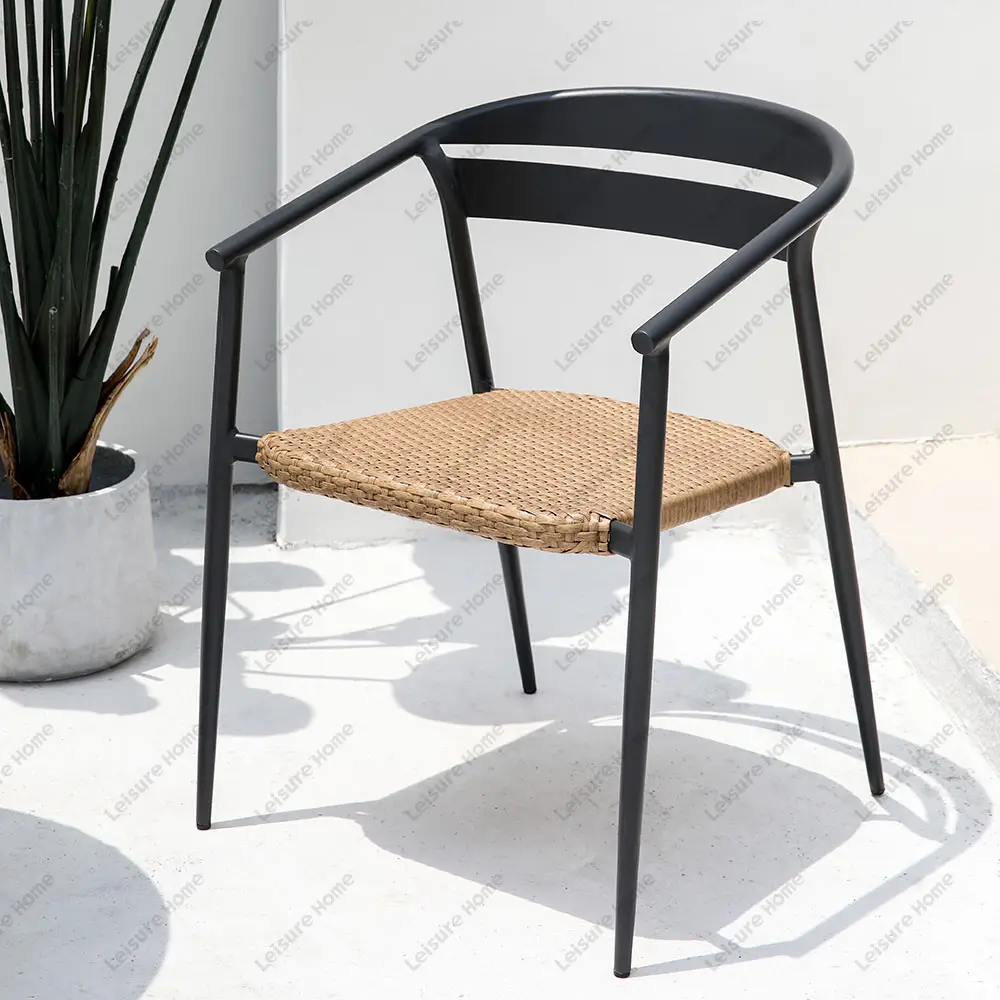 Prix de gros Chaise de loisirs de plein air Chaise en rotin PE Chaise en rotin de jardin empilable Restaurant Chaise de jardin en rotin empilable