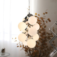 Lustre moderne en chrome avec globes en verre opale pour escalier, salon, chambre, salle à manger, hall d'hôtel