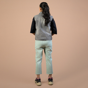 Relaxed Fit Cropped <b>Trousers</b> for Outdoor and Casual Fashion Premium Ladies Capri Pants Breathable Cotton Cropped Bottoms - Product Image 5