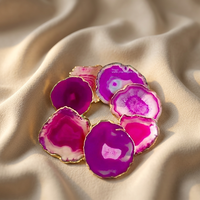 Tranche d'agate rose polie, toucher naturel, forme irrégulière, décoration d'intérieur, pierre précieuse ornée de dorure, artisanat du Nouvel An chinois