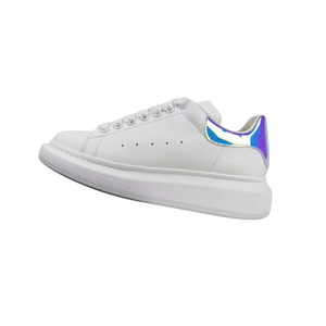 Vente en gros de baskets blanches rétro luxueuses, chaussures décontractées simples et élégantes pour femmes, chaussures de sport en cuir véritable à semelle épaisse - Product Image 1