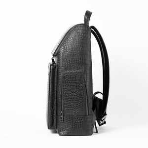 Sacs à dos d'affaires en cuir de crocodile véritable pour ordinateur portable, nouvelle mode, faible MOQ, avec panneau solaire USB pour hommes - Product Image 3