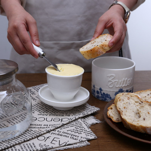 Beurrier en porcelaine française, pot à beurre en céramique avec couvercle, motif bleu et blanc champêtre pour comptoir de cuisine - Product Image 5