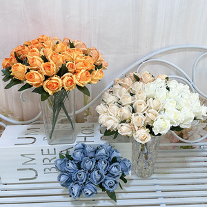 Flores Artificiales Queyiyi, Rosas de Seda, 18 Piezas, Capullos de Rosa en Forma de Corazón, Decoración para Bodas y Hogar - Product Image 2