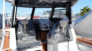 Barco Sea King 720, Yate Deportivo de Lujo de Aluminio, Cabina, Casco en V Profunda, Barco de Pesca, Crucero, 200-300 HP, 35-40 Nudos - Product Image 4