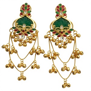 Boucles d'oreilles pendantes trèfle plaqué or en alliage avec strass en cristal et pompon clochette, bijoux floraux pour femme, idéales pour les fêtes et mariages - Product Image 3