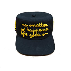 قبعة مخدة فاخرة عالية الجودة من علامة تجارية مسطحة بتطريز شعار ذهبي مخصص - Product Image 6