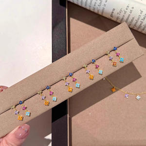 Petit livre rouge, même style, zircon coloré, trèfle à quatre feuilles, pompon, Kevlar, électroplaqué, luxe léger, haut de gamme, élégant, pour femme - Product Image 2