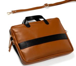 Sacoche pour ordinateur portable en cuir noir et marron avec bandoulière pour les voyages d'affaires - Product Image 4