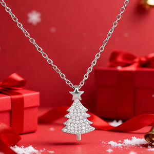 Collana con Ciondolo Albero di Natale in Argento 925 Placcato Rodio con Cristalli e Strass, Catena a Maglia Quadrata, Gioiello Unisex da Regalo - Product Image 1