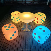 Meubles de restaurant Chaise de dés carrée rougeoyante Nouveau design de chaise de table RVB étanche pour le parc Barre de chemin de pelouse
