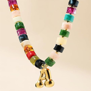Colliers pendentifs de mode en résine acrylique faits à la main, colliers de perles épaisses avec lettres, bijoux à breloques initiales - Product Image 4