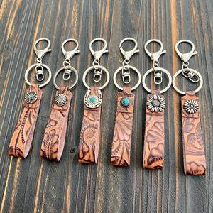Retro Western Keychain Embossed Cowboy Leather Keychain Bohemian Wrist Strap Car Keyring Pendant Engraved Cowhide Band Key Chain