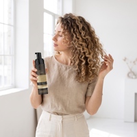 Mousse Coiffante Boucles Tenue 48H Sans Résidus Huile de Chia et de Coco Hydratante Marque Blanche OEM