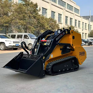 Kubota EStand On Mini Skid Steer Loader con accesorios de cubo 4 en 1 - Product Image 1