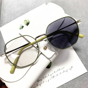 Lunettes photochromiques anti-lumière bleue pour femmes, monture ronde en métal argenté et noir, Lunettes PhotoGrey Pour Femme, Lonette Photogre - Product Image 4