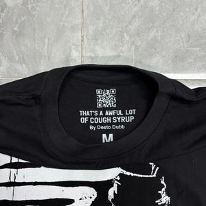 それはとても多い咳止めシロップのTシャツです クラシック咳止めシロップTシャツ - Product Image 4