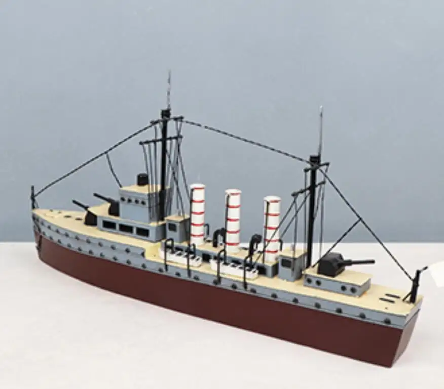 Le bateau en fer modèle Warship est fabriqué à la main combiné avec un composite utilisé pour décorer au bureau afin de porter chance
