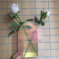 Vase moderne en acrylique transparent pour la décoration intérieure, pour les arrangements floraux dans le salon et la décoration de la véranda avec des fleurs séchées