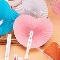 Éventail en papier personnalisé, motif cœur, style artisanal traditionnel, pour mariage, cadeau promotionnel d'entreprise, éventail à main coloré avec poignée blanche, OEM