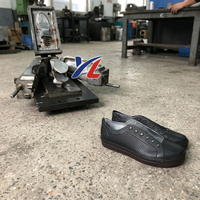 Fabricant de moules triangulaires pour chaussures de travail à semelle épaisse en PVC, TPE, TPU, injection de plastique, usine et fournisseur