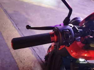 มือจับแฮนด์รถมอเตอร์ไซค์ CNC อลูมิเนียม ยางเจล สำหรับ <span class=keywords><strong>Vespa</strong></span> GTS <span class=keywords><strong>GTV</strong></span> 300 250 PX LT LX <span class=keywords><strong>125</strong></span> 200 Primavera Sprint 150 - Product Image 2