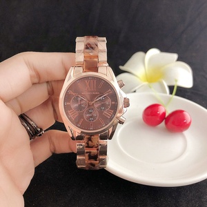 Montre pour femme en gros, forme Genève, nouveau mouvement à quartz, design ballon bleu, commerce extérieur - Product Image 3