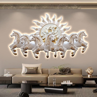 Style Art Déco et motif horizontal émettant de la lumière à partir des dos des sept chevaux