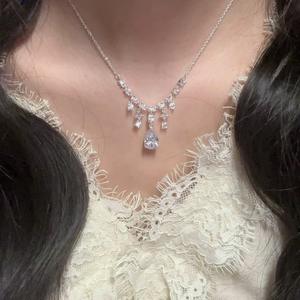 Collier en argent pur S925 avec pendentif en cristal et zircon rouge, style japonais, luxe léger et exquis pour femmes - Product Image 1