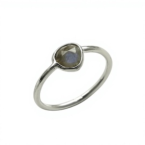 Anillo de Plata de Ley 925 con Labradorita Facetada, Joyería Fina Artesanal Cristiana de Estilo Antiguo, Certificada - Product Image 1