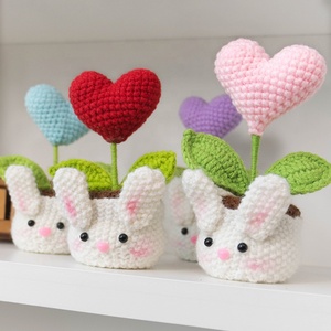 Planta en maceta con forma de corazón de conejo, estilo nuevo, tejida a mano, flor artificial de ganchillo, adorno para el hogar, la oficina o el escritorio. - Product Image 6
